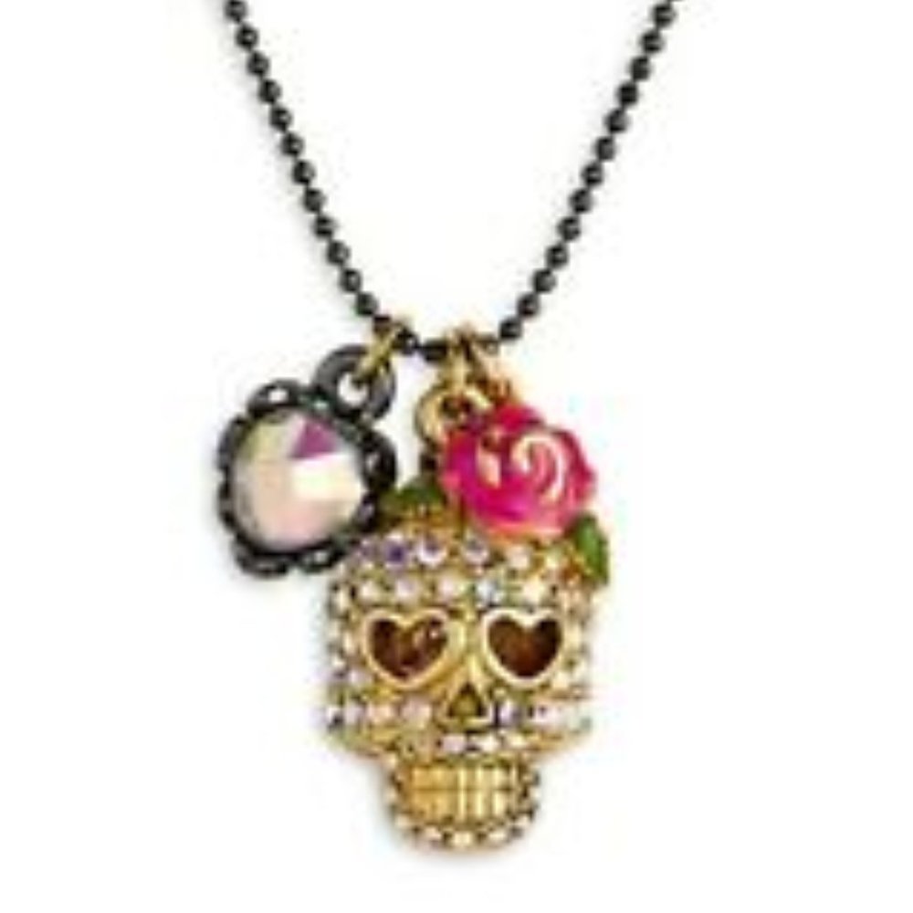 betsey johnson necklace